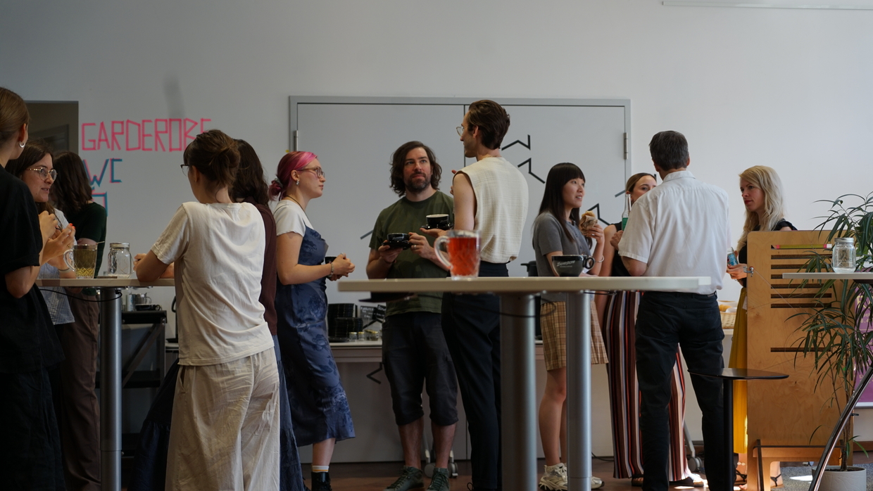 Austausch in der Kaffeepause beim Workshop "Wissen und Werte verbinden"