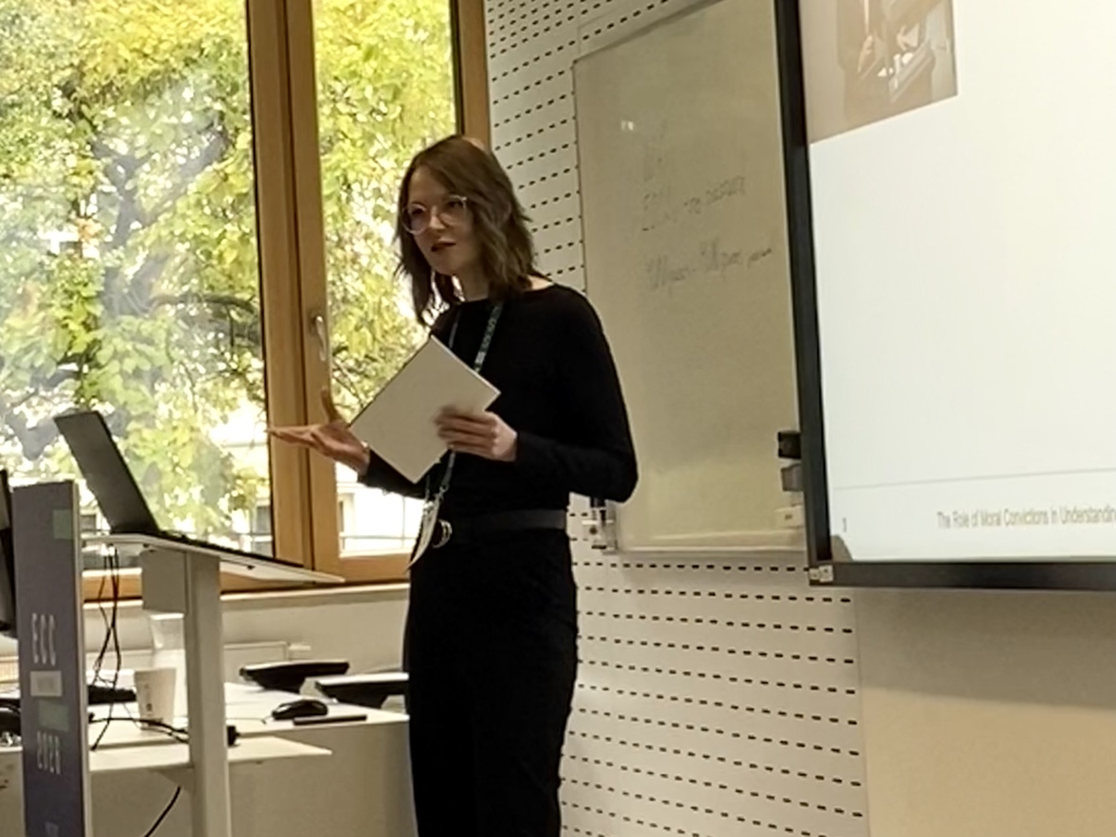 Lisa Gaffney bei ihrem Vortrag auf der ECREA